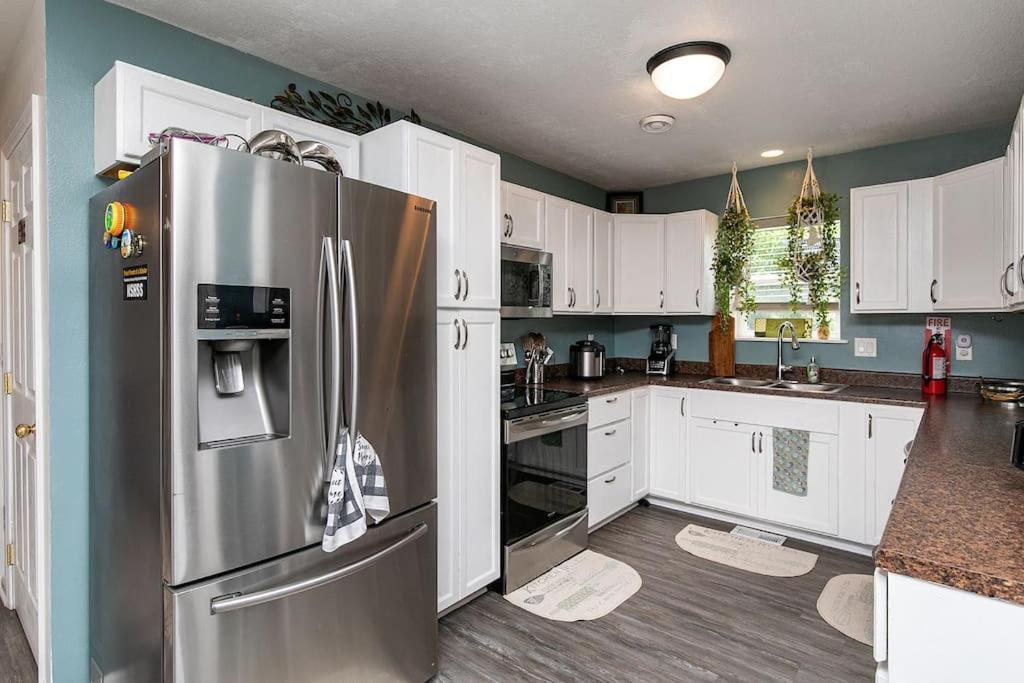 Family Friendly Home Close To Airport And Downtown دي موين، آيوا المظهر الخارجي الصورة